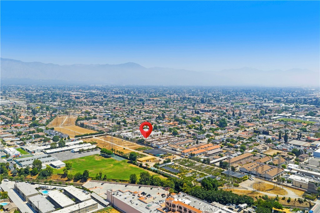 https://media.crmls.org/medias/4bb965fd-6f04-4af6-befe-07dd2fc2fe83.jpg?preset=X-Large