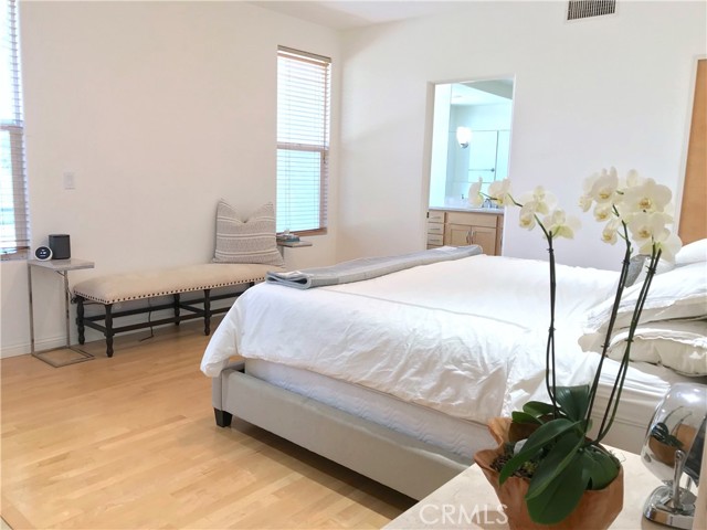 502 Rosecrans Avenue, Manhattan Beach, California 90266, 2 Bedrooms Bedrooms, ,2 BathroomsBathrooms,Residential,Sold,Rosecrans,SB22066410