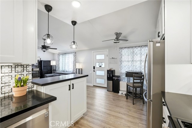 Detail Gallery Image 8 of 47 For 19237 Avenue of the Oaks #B,  Newhall,  CA 91321 - 2 Beds | 1 Baths