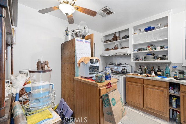 11170 Burbank Boulevard, North Hollywood CA: https://media.crmls.org/medias/4bba4577-3734-4785-900f-89dd681cad3d.jpg
