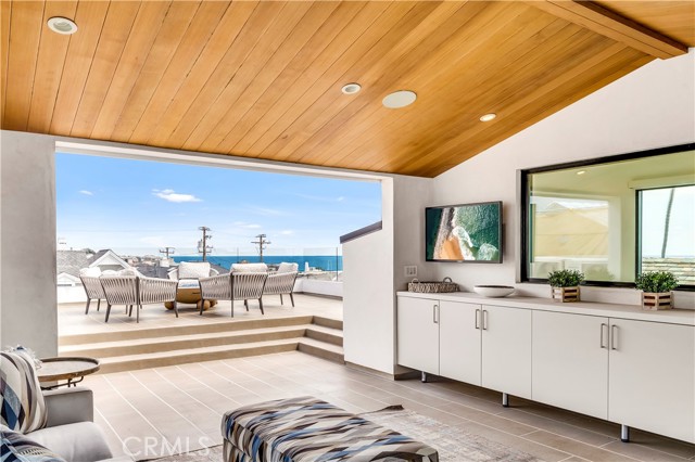 Detail Gallery Image 48 of 62 For 221 Heliotrope Ave, Corona Del Mar,  CA 92625 - 4 Beds | 5/1 Baths