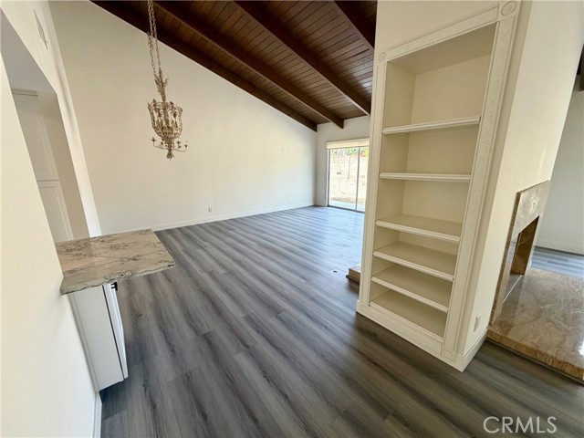 Detail Gallery Image 5 of 22 For 5301 Dubois, Woodland Hills,  CA 91367 - 3 Beds | 2 Baths