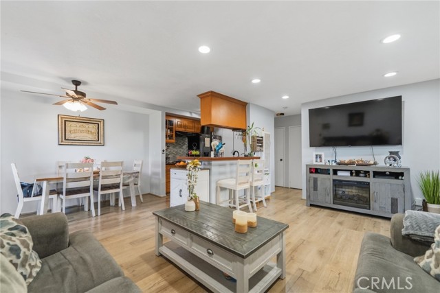 Detail Gallery Image 2 of 20 For 23314 Sesame #D,  Torrance,  CA 90502 - 1 Beds | 1 Baths