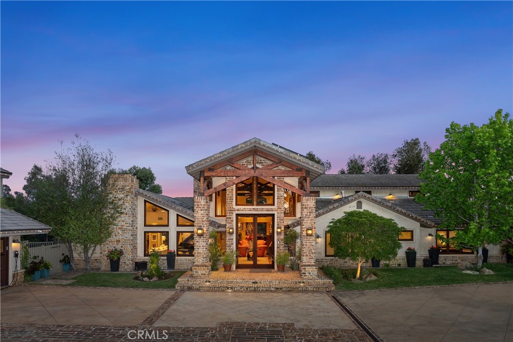 7626 E Saddlehill Trail