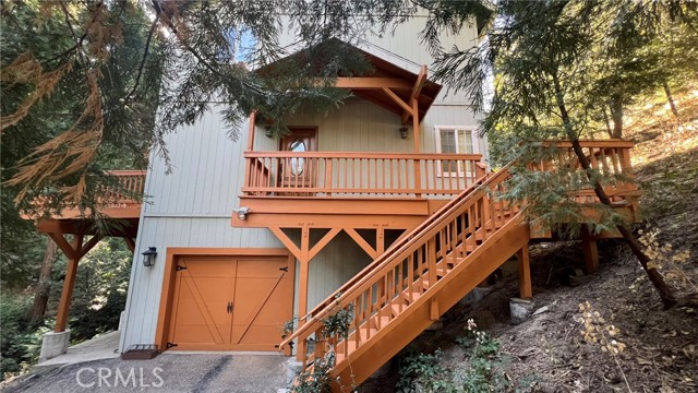 24861 Finhaut Drive, Crestline CA: https://media.crmls.org/medias/4bbcf13b-64d5-4a29-8e55-4ea692c3b660.jpg