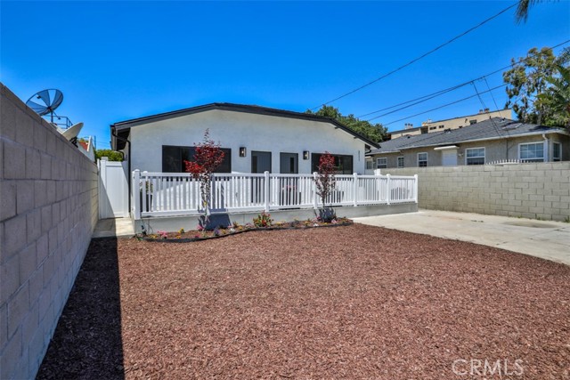 2111 Scott Road, Burbank CA: https://media.crmls.org/medias/4bbd5e3e-b772-48d9-959a-5c286ec153f9.jpg