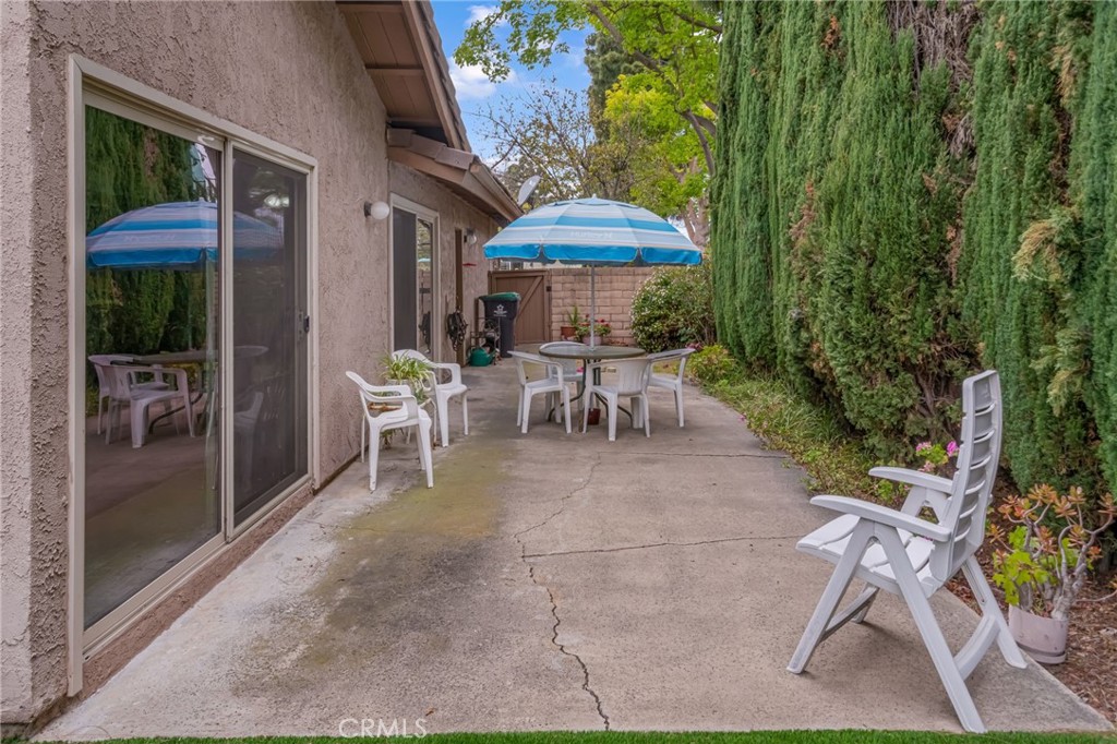 https://media.crmls.org/medias/4bbefae9-f98b-40a3-b29f-26ebe4182660.jpg?preset=X-Large