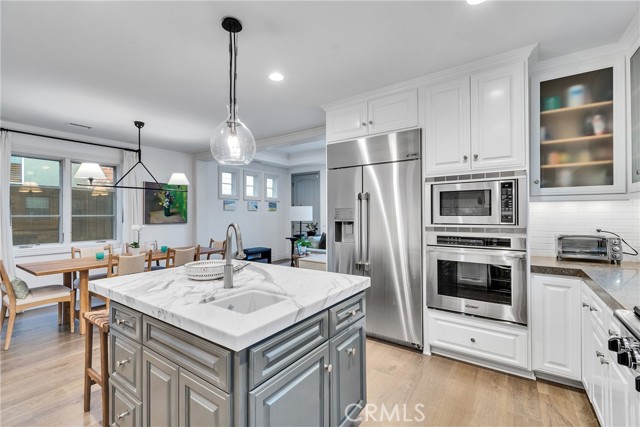 613 Larkspur Avenue, Corona del Mar CA: https://media.crmls.org/medias/4bc006e0-6c4a-4546-b772-c9ceffbf97e8.jpg