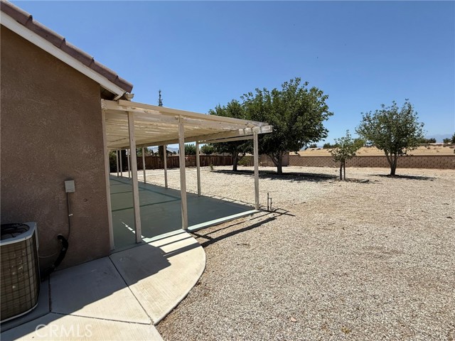 13240 Mugu Court, Apple Valley CA: https://media.crmls.org/medias/4bc1c5e5-e9e5-40b8-8ea3-a51fa0036407.jpg