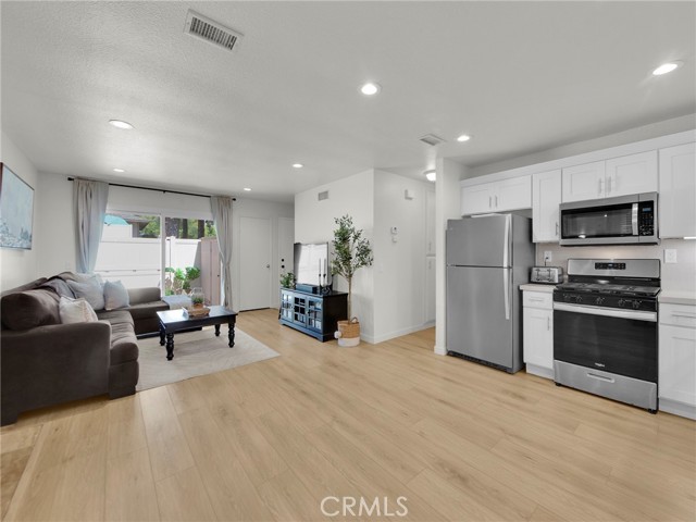 28839 Conejo View Drive, Agoura Hills CA: https://media.crmls.org/medias/4bc222cb-71ea-45c1-9050-2aa989dc5a5d.jpg