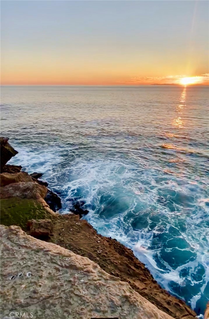 https://media.crmls.org/medias/4bc521e7-640f-4e0f-97b8-ac4c3698aa28.jpg?preset=X-Large