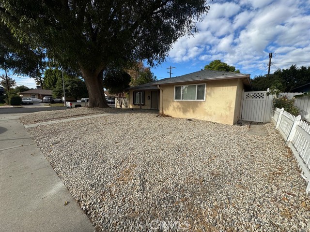 Detail Gallery Image 2 of 24 For 17627 Caprino Pl, Van Nuys,  CA 91406 - 3 Beds | 2 Baths