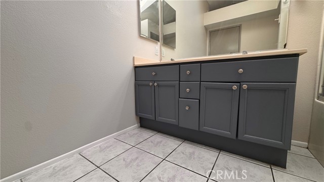Detail Gallery Image 14 of 29 For 815 Alpine, Pomona,  CA 91767 - 3 Beds | 3 Baths