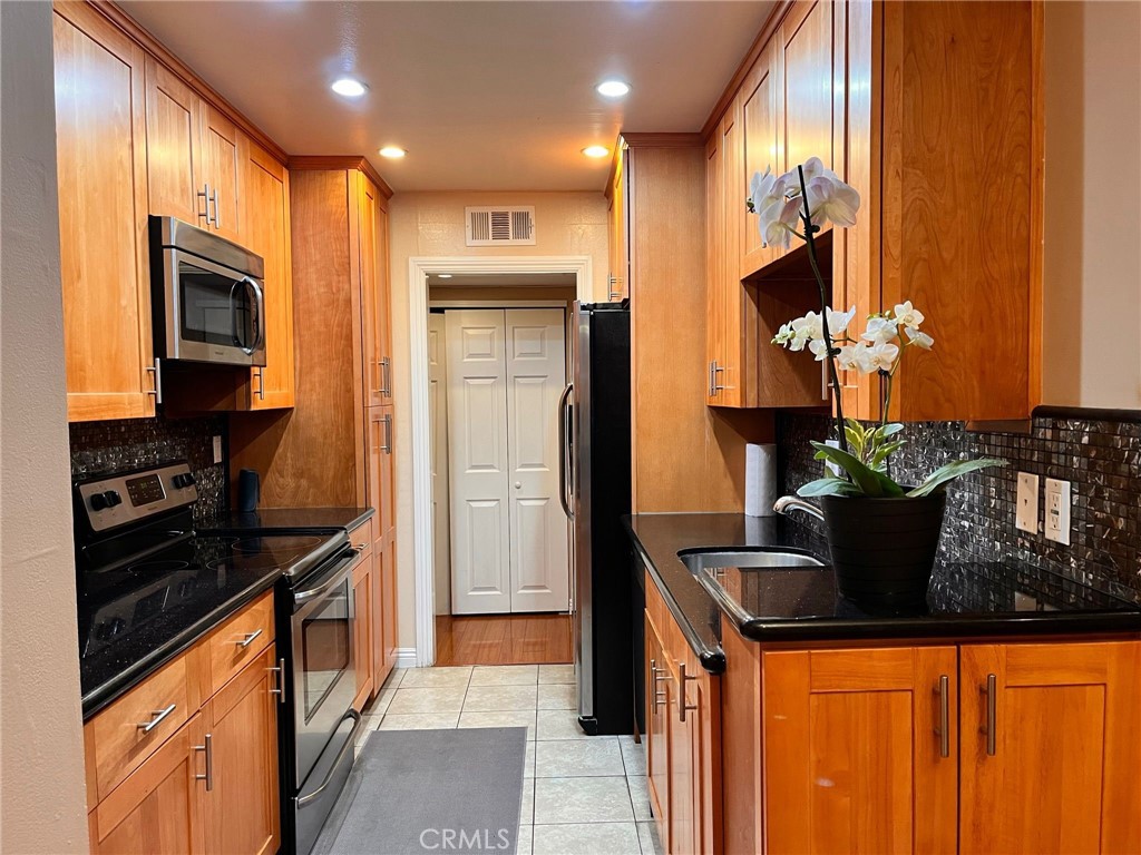 5412 Lindley Avenue 109, Encino, CA 91316