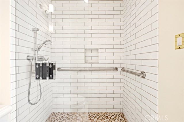 Detail Gallery Image 31 of 59 For 89 Rivo Alto Canal, Long Beach,  CA 90803 - 5 Beds | 3/1 Baths