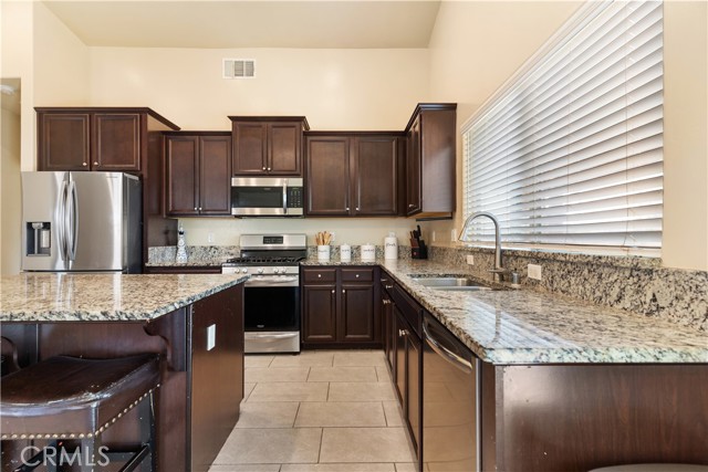 Detail Gallery Image 15 of 30 For 5913 Blue Spruce Ave, Bakersfield,  CA 93313 - 4 Beds | 2 Baths