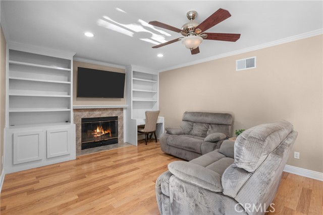 Detail Gallery Image 8 of 41 For 23439 via Elisandra, Valencia,  CA 91355 - 5 Beds | 3 Baths