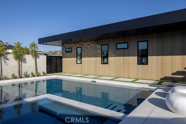 Detail Gallery Image 17 of 18 For 1233 Outrigger Dr, Corona Del Mar,  CA 92625 - 5 Beds | 5/1 Baths
