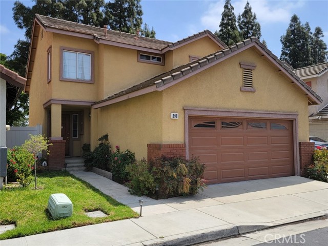 995 Primrose Ln, Corona, CA 92878