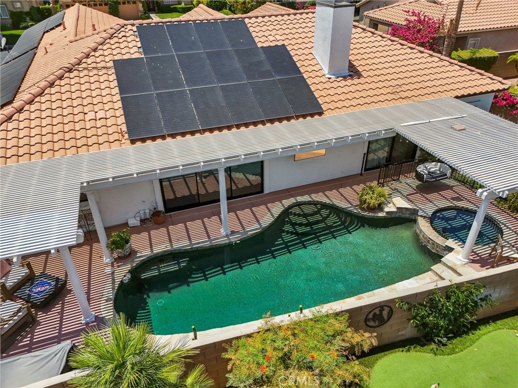 https://media.crmls.org/medias/4bcb05bf-69b4-48bc-8c0b-fec3a96887f1.jpg?preset=X-Large