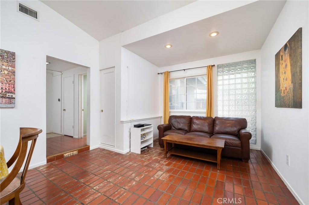 MLS #IV25062609 image #8