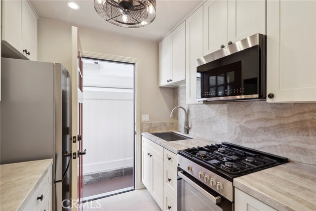 Detail Gallery Image 4 of 9 For 410 Dahlia Ave #B,  Corona Del Mar,  CA 92625 - 0 Beds | 1 Baths