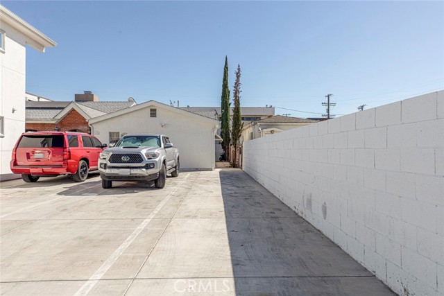 7406 Radford, 2 photo 20