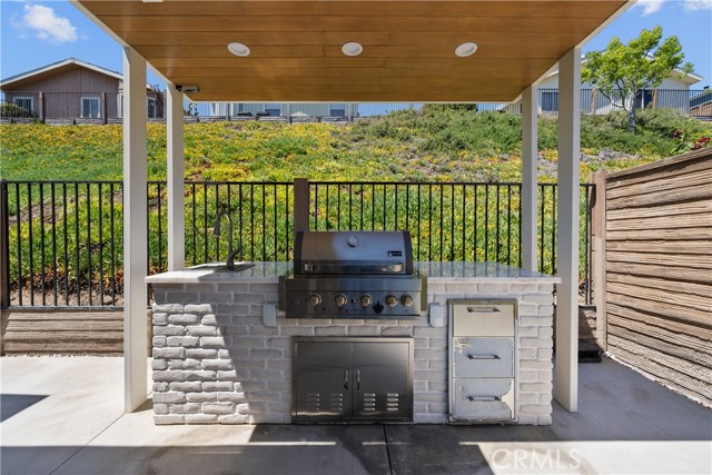 Detail Gallery Image 23 of 29 For 19983 Crestview Dr, Canyon Country,  CA 91351 - 3 Beds | 2 Baths