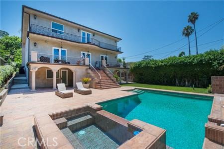 13045 Greenleaf Street, Studio City CA: https://media.crmls.org/medias/4bcc06be-1665-41d3-a67c-fb76e680db77.jpg