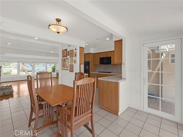 4854 Ranchito Avenue, Sherman Oaks CA: https://media.crmls.org/medias/4bcc0ee0-5400-49b1-a6cf-0c2d41220643.jpg