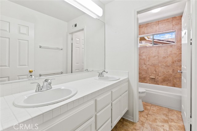 2311 Gillingham Circle, Thousand Oaks CA: https://media.crmls.org/medias/4bcc6c64-4ad4-4456-abcc-9a6c02648f0c.jpg