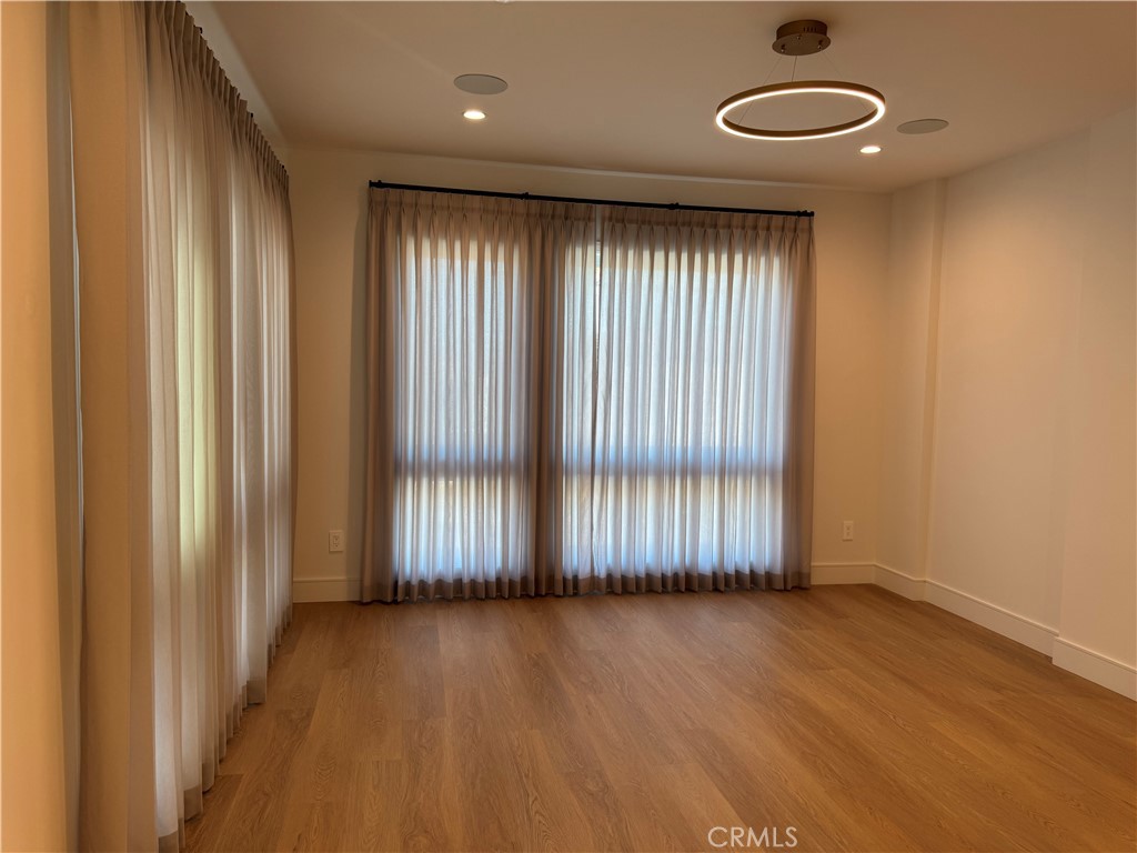 https://media.crmls.org/medias/4bccd47a-f9a9-4353-ab90-8beb7197a0d3.jpg?preset=X-Large