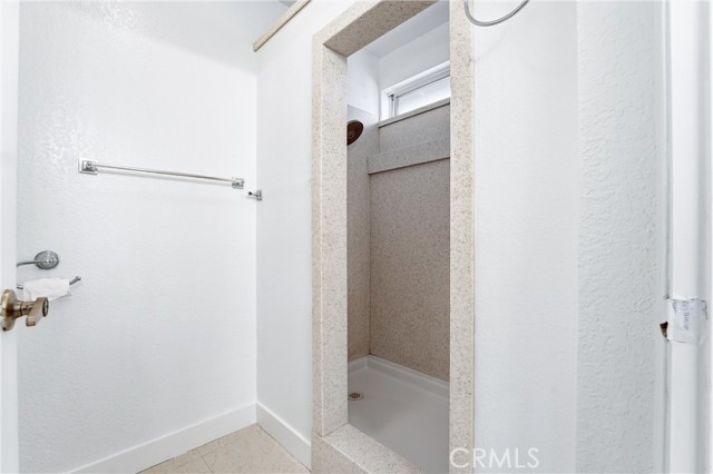 Detail Gallery Image 7 of 33 For 300 Mildred, Perris,  CA 92571 - 4 Beds | 2/1 Baths