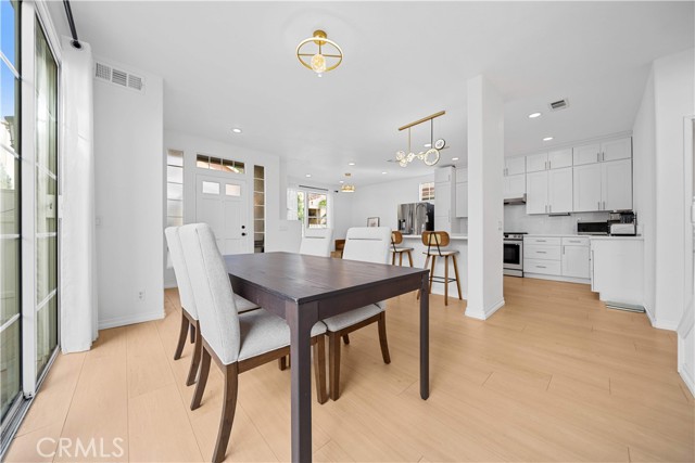 Detail Gallery Image 5 of 38 For 13050 Arborwalk Ln, Tustin,  CA 92782 - 3 Beds | 2/1 Baths