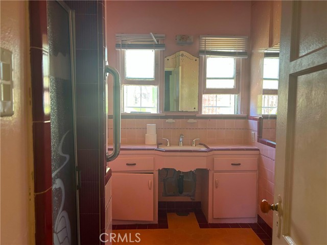 Detail Gallery Image 9 of 15 For 1418 W 93rd, Los Angeles,  CA 90047 - 3 Beds | 2 Baths