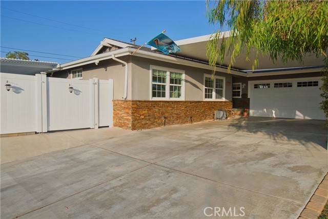 Detail Gallery Image 4 of 55 For 6091 Dundee Dr, Huntington Beach,  CA 92647 - 3 Beds | 2 Baths