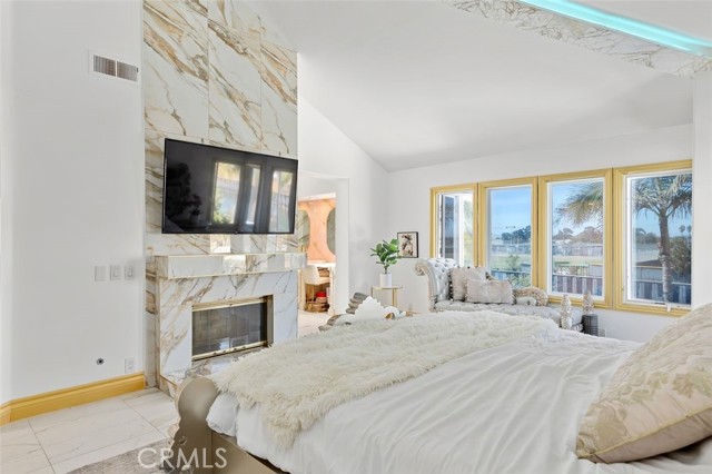 21221 Hillsdale, Huntington Beach CA: https://media.crmls.org/medias/4bce568c-7d56-4dad-9a09-1b4a75a9a6fa.jpg