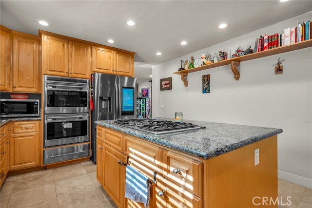 Detail Gallery Image 10 of 31 For 236 8th St, Seal Beach,  CA 90740 - 5 Beds | 5 Baths