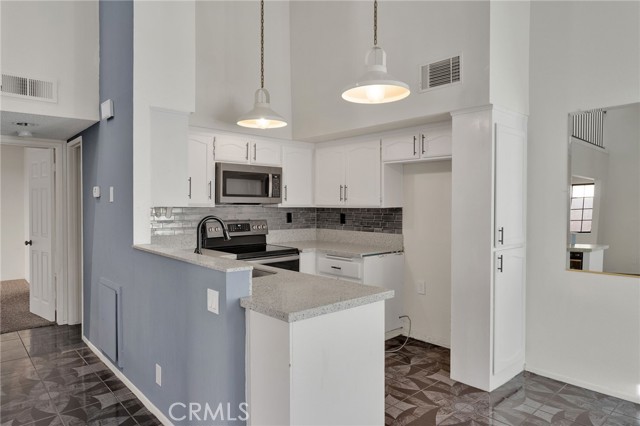 Detail Gallery Image 10 of 50 For 11659 Pepper Ln, Apple Valley,  CA 92308 - 2 Beds | 2 Baths