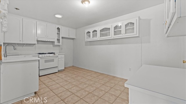 Detail Gallery Image 6 of 22 For 9075 Cabrillo, Riverside,  CA 92503 - 3 Beds | 1 Baths