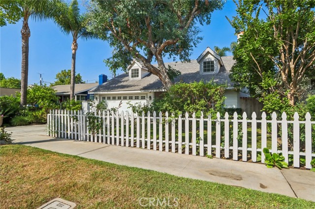 Detail Gallery Image 3 of 28 For 925 N Valley St, Burbank,  CA 91505 - 3 Beds | 2 Baths