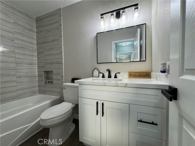 Detail Gallery Image 12 of 24 For 25561 Alicante Dr, Valencia,  CA 91355 - 3 Beds | 2 Baths