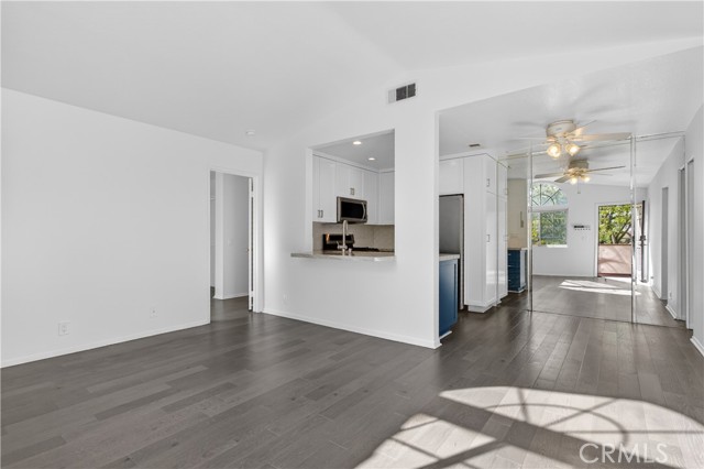 Detail Gallery Image 3 of 21 For 60 Flor De Mar, Rancho Santa Margarita,  CA 92688 - 2 Beds | 2 Baths