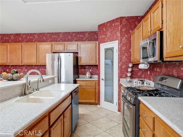 Detail Gallery Image 13 of 48 For 13752 Dodie Ave, Victorville,  CA 92392 - 4 Beds | 3/1 Baths