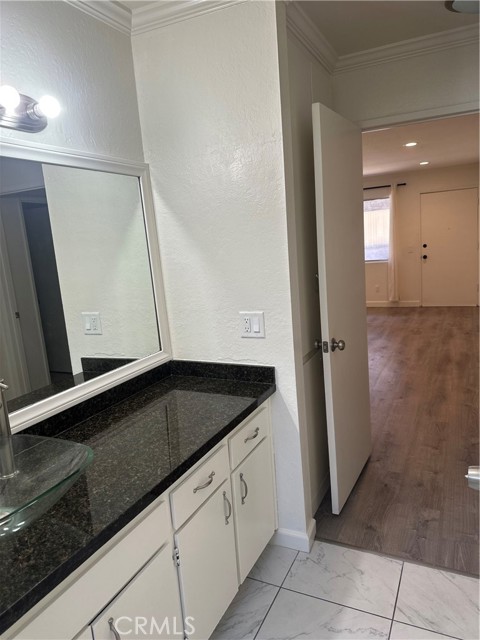 Detail Gallery Image 4 of 9 For 240 W Verdugo Ave #K,  Burbank,  CA 91502 - 2 Beds | 2 Baths