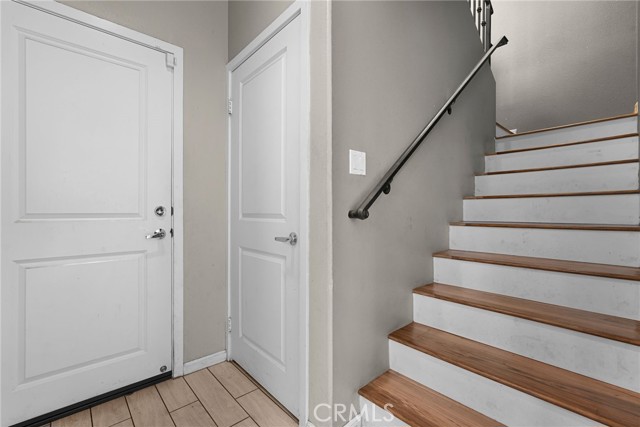 Detail Gallery Image 10 of 34 For 7600 N Courage Way, Van Nuys,  CA 91405 - 4 Beds | 3 Baths