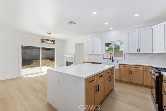 2504 N Fitzsimmons Avenue, Rialto CA: https://media.crmls.org/medias/4bd22f58-8626-4294-acca-1341107df243.jpg