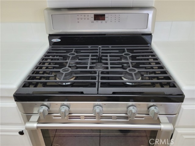 Detail Gallery Image 10 of 37 For 682 Azure Ln #1,  Corona,  CA 92879 - 3 Beds | 2 Baths