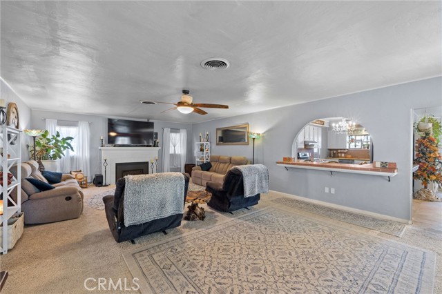 Detail Gallery Image 5 of 49 For 3010 Elmwood Ave, Bakersfield,  CA 93305 - 4 Beds | 2 Baths