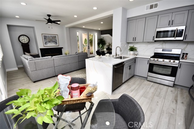 Detail Gallery Image 6 of 51 For 26 Santa Catalina Aisle, Irvine,  CA 92606 - 4 Beds | 2/1 Baths